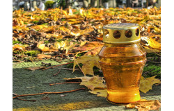 Sprzątanie pomników - udział w akcji ''Pamiętamy''